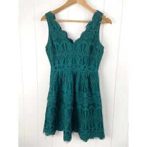BB Dakota Stunning Emerald Green Sleeveless Lace Mini‎ Dress 6